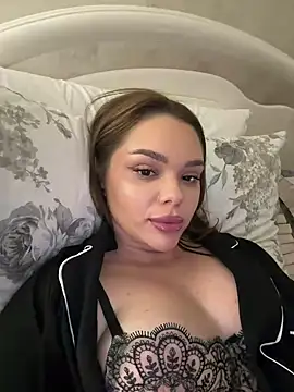 Kitty2490 online show from April 11, 8:01 pm