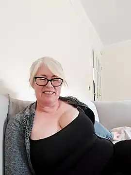 FlirtyFleur-x online show from April 21, 11:06 am