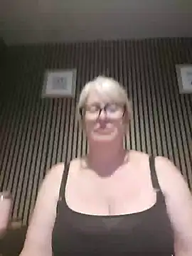 FlirtyFleur-x online show from May 30, 7:32 pm