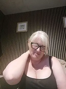 FlirtyFleur-x online show from May 16, 8:41 pm