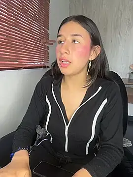 LilyRossi  online show from July 28, 2:13 pm