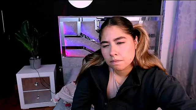 Sofiazaf  online show from March 10, 12:31 pm