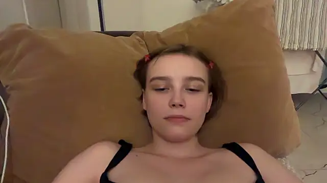 Lolatatee online show from August 4, 9:32 pm