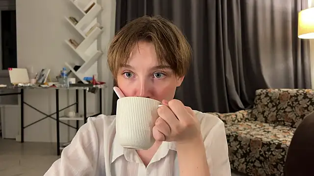 Lolatatee online show from June 5, 5:41 pm