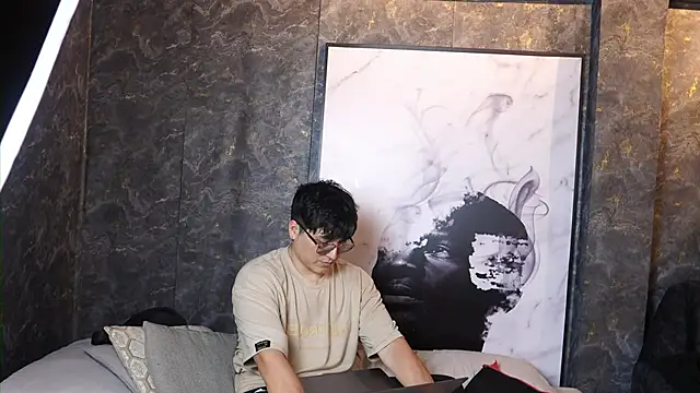 Mia and Belmonth online show from April 11, 6:55 pm