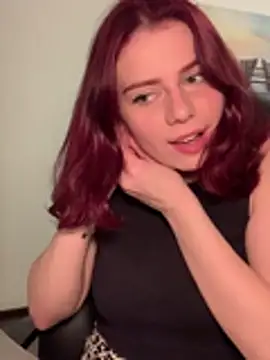 VelvetChloe online show from June 3, 7:30 pm