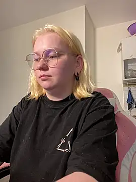 soft focus online show from June 16, 4:57 am