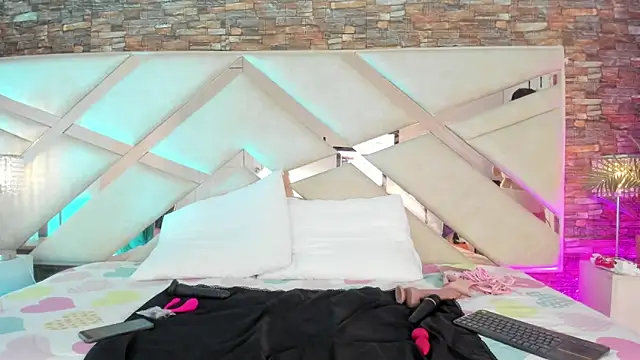 lucy davies online show from March 23, 11:38 am