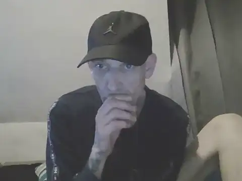 DOUBLETROUBLE7773 online show from April 6, 12:10 am