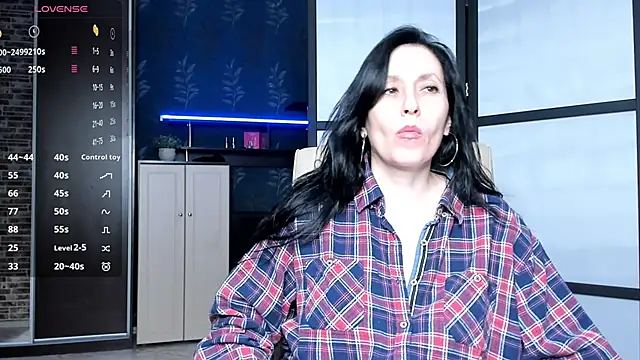 Lucky Milf online show from March 29, 3:33 pm