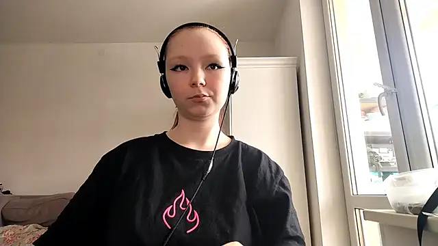 velyraxis online show from March 3, 12:00 pm