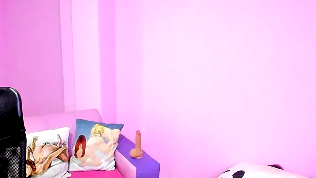 doll katiuska online show from April 8, 2:30 pm