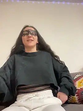 SwissLeonie online show from March 6, 8:04 pm