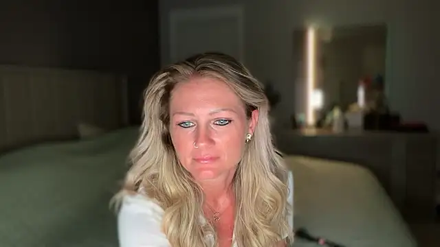 BlondeMilf82 online show from June 19, 7:12 am