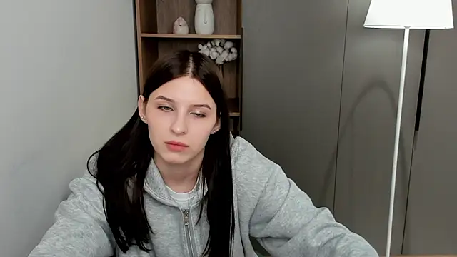 KerstinMaynor online show from March 4, 7:59 am