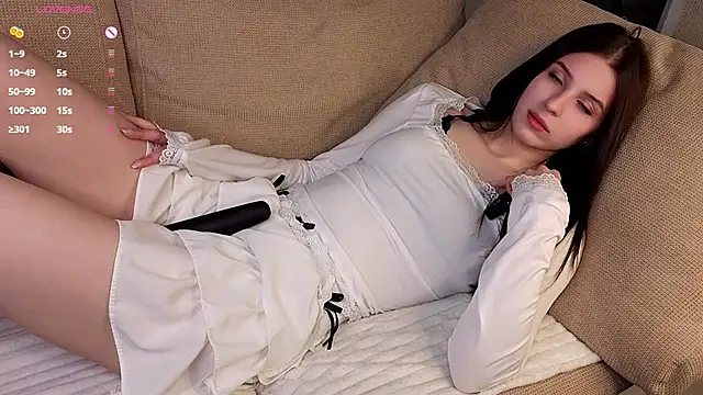 KerstinMaynor online show from April 15, 1:11 pm