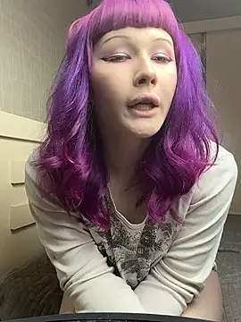 AlexaGudz online show from April 6, 7:59 pm