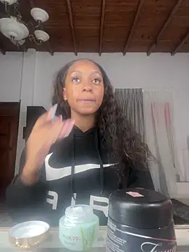 LiaTrainor online show from April 10, 11:05 am