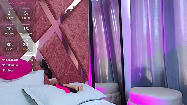 Emma Revees online show from April 25, 1:41 pm