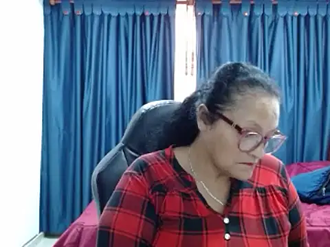  BellaNocturna online show from April 6, 6:09 pm