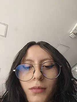 Naomimolie online show from March 12, 1:25 pm