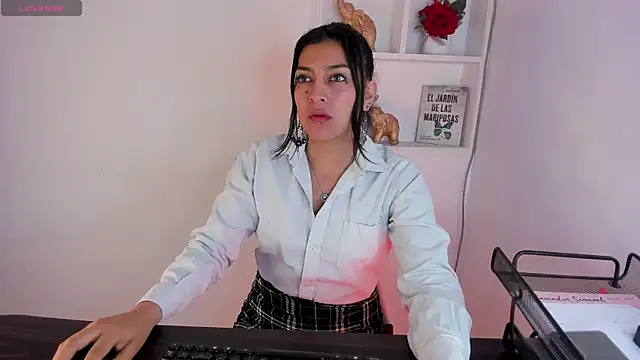 jaade doll online show from April 9, 2:22 pm