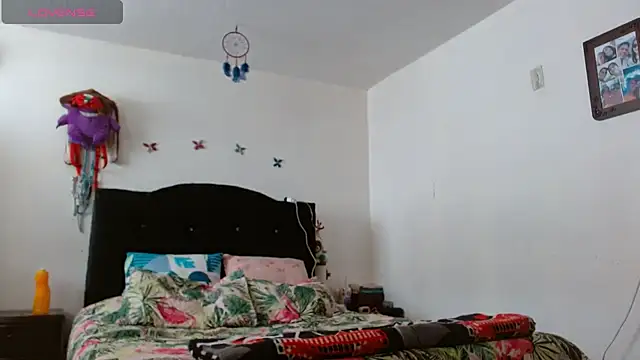 naomi unu online show from June 16, 7:37 pm