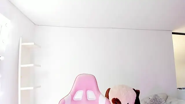 KoralCruz  online show from March 16, 4:11 pm