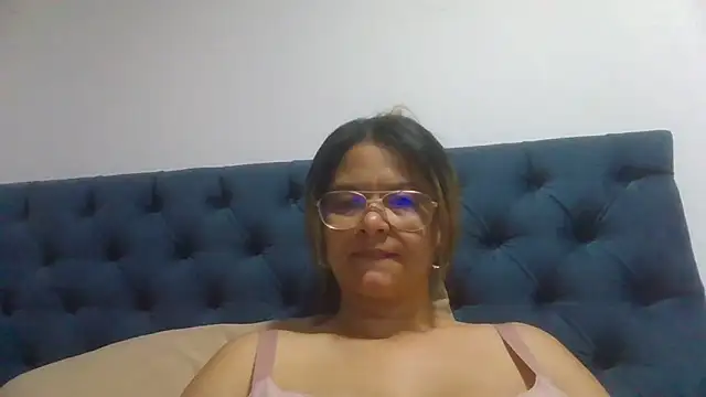 Jiwon Han online show from April 15, 1:50 am