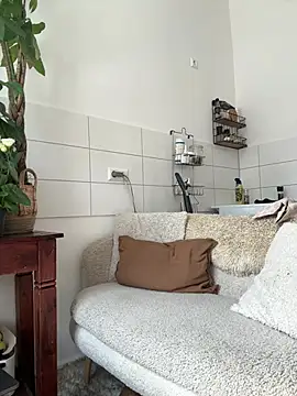 SkinnyLilly online show from July 18, 1:02 pm