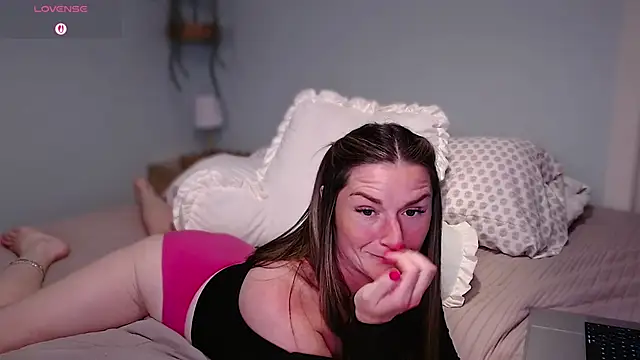 WickedWifeXO online show from June 9, 1:38 am