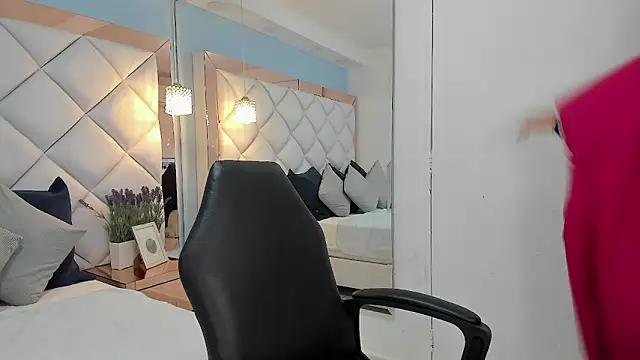 melina voss online show from March 25, 5:33 am