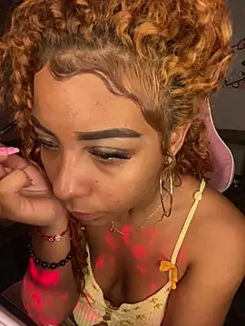 ThePrettyTiana online show from April 18, 7:07 pm