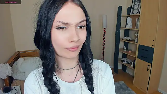 LynnCiprian online show from April 12, 8:11 pm