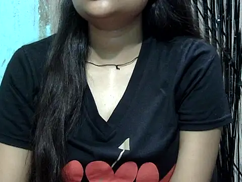 NayraG online show from June 28, 6:25 pm