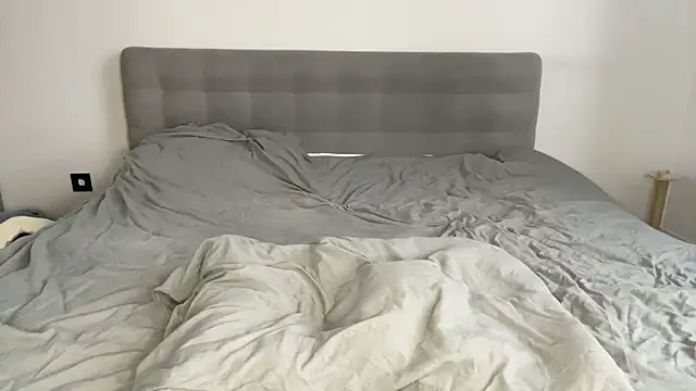 alyrasun online show from March 20, 7:02 am