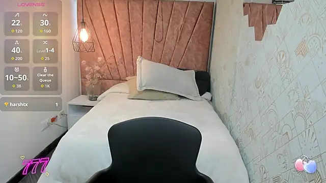 Zoe  Taylor   online show from June 12, 11:51 am