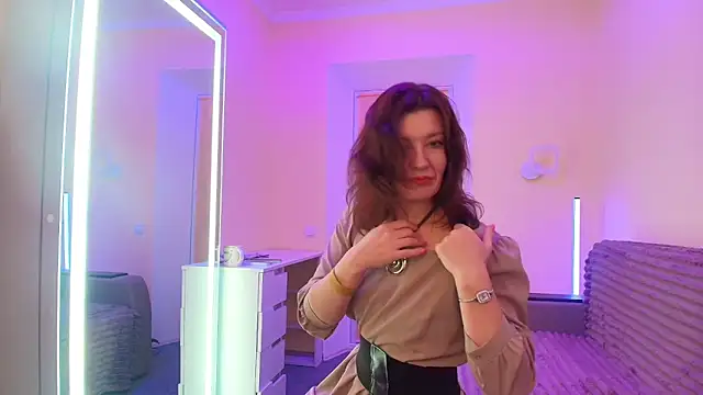 Bonnie Naughtyy online show from June 19, 4:32 pm