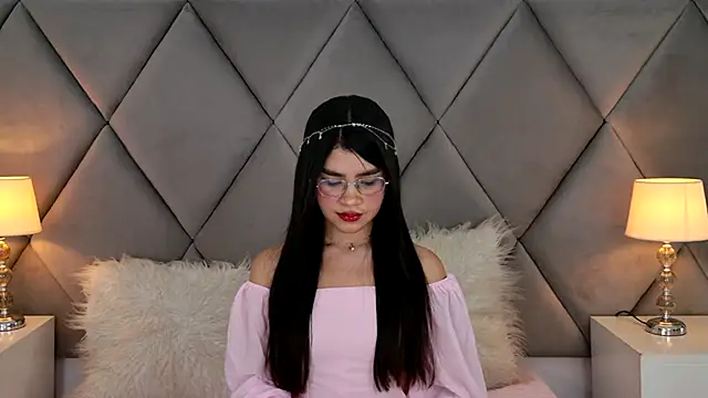 OliviaDiaz online show from June 7, 9:43 pm