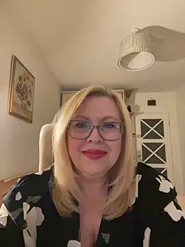 JanieLight53 online show from May 2, 10:02 pm