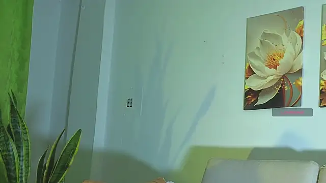 Viioletcollins online show from April 15, 11:05 pm