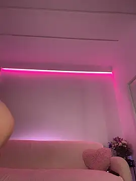 ScarletFlameee online show from March 19, 8:35 pm