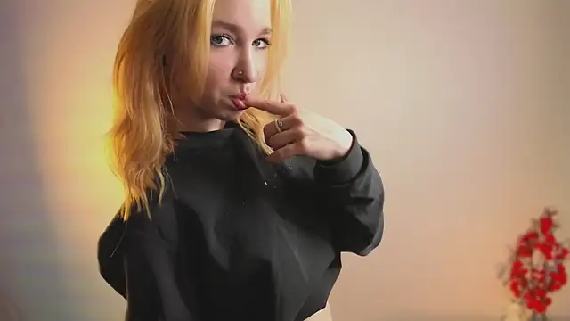 August female online show from March 30, 2:16 pm