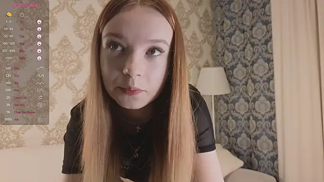 foxy bloomm online show from April 3, 3:10 pm