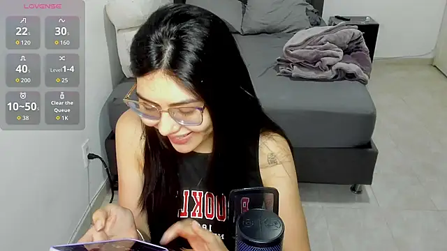 Cloebennet013 online show from April 29, 11:32 pm