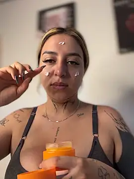 CarolQueen1  online show from April 26, 3:32 pm