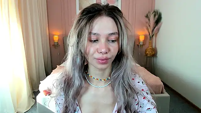 LuluAlis online show from April 26, 1:42 pm