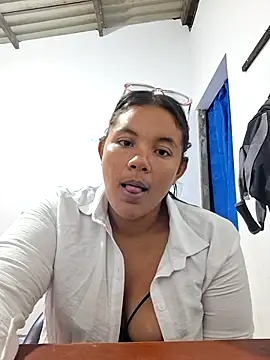 monicarokaforte online show from March 16, 5:55 am