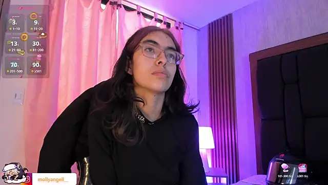 Molly A online show from June 23, 3:32 pm