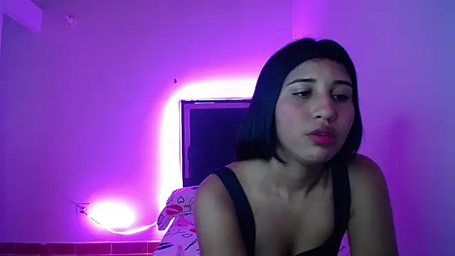 miavalentina05 online show from March 12, 2:36 am